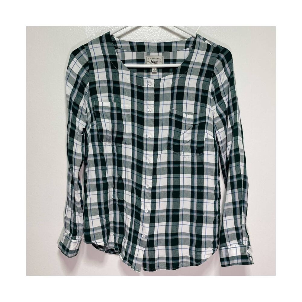 G.H. Bass & Co. Green Plaid Button Down Scoop Neck Long Sleeved Top